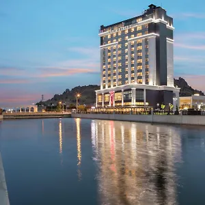 4* Отель Doubletree By Hilton